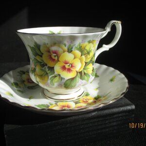 Vintage Golden Crown E&R Teacup and Saucer/Remembrance Series/Affection